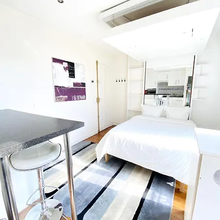 Eiffel Apartment